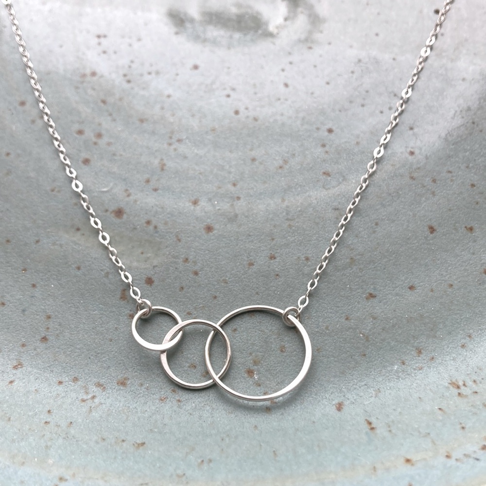 EFYTAL Friendship Josie Three Ring Necklace